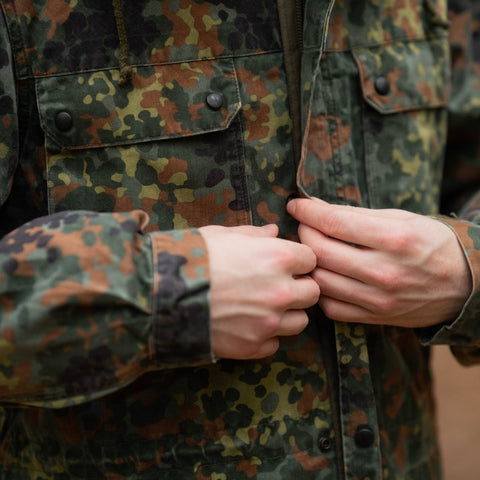Militaire jassen versus civiele jassen: wat is het verschil?