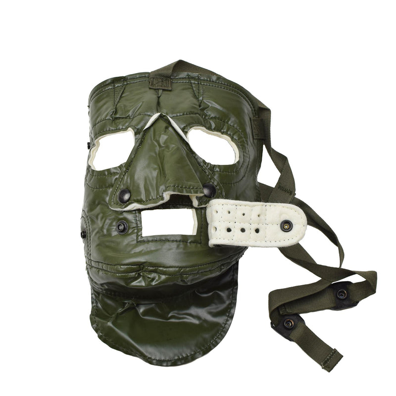 Nieuw gezichtsmasker van het Amerikaanse leger koud weer. Griezelig eng militair masker. Groen ons masker