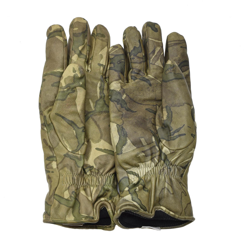 Echte Britse militaire gevecht tactische lederen handschoenen geïsoleerd MTP -camouflage