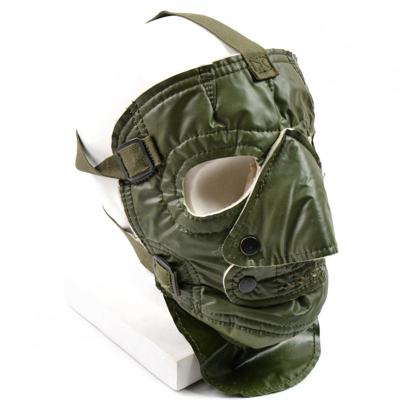 Nieuw gezichtsmasker van het Amerikaanse leger koud weer. Griezelig eng militair masker. Groen ons masker