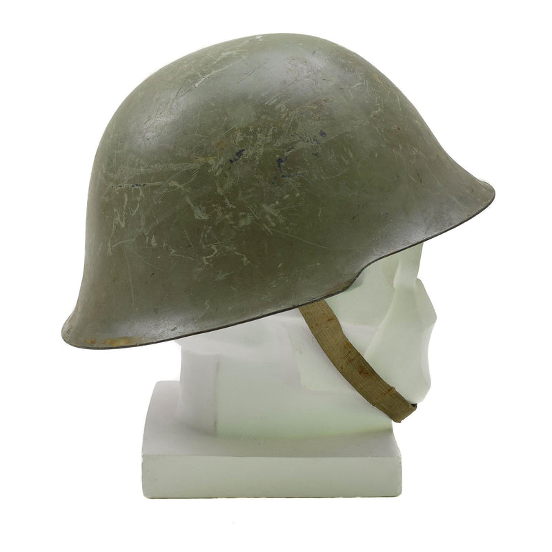 Originele Servische tactische stalen helm met voering gevechts tandwiel Kinstrap olijf