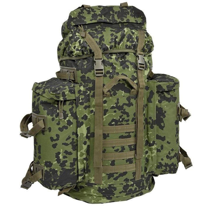 Grote A.Blochl M84 camo bergwandeldagrugzak met gewatteerde riemen, heupgordel, MOLLE-lussen en meerdere compartimenten voor trekkinguitrusting.