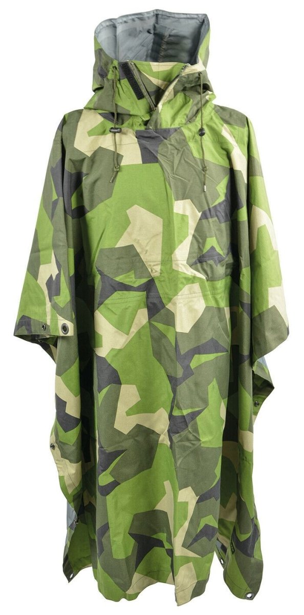Ale-Tex drielaagse waterdichte legerponcho met M90-camouflage, capuchon, hals met ritssluiting en winddicht ontwerp.