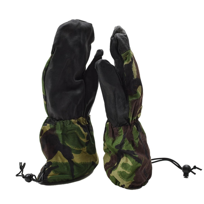 Echte Britse legerwanten met lederen handpalmgreep in DPM-camouflage, ontworpen voor duurzaamheid en bescherming tegen koud weer.