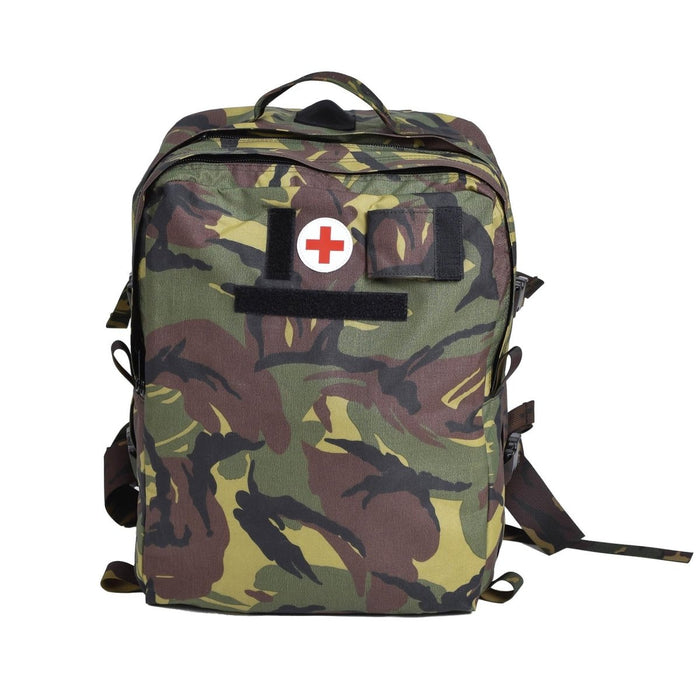 Echte Nederlandse militaire doktersrugzak in waterdichte DPM-camo met EHBO-symbool en duurzame Cordura-stof.