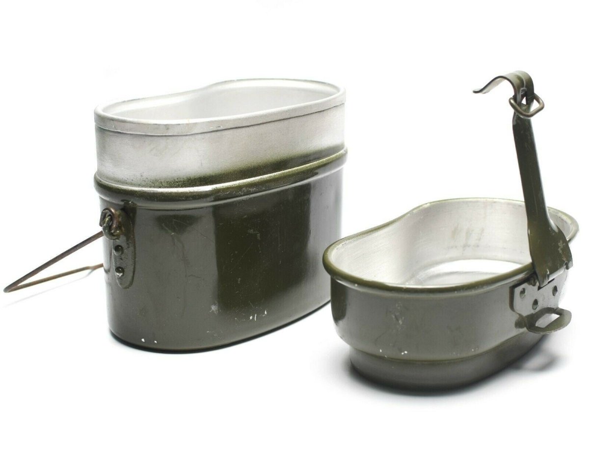 Echt Hongaarse leger puinhoop kit. Aluminium militaire bowler pot 2pcs set