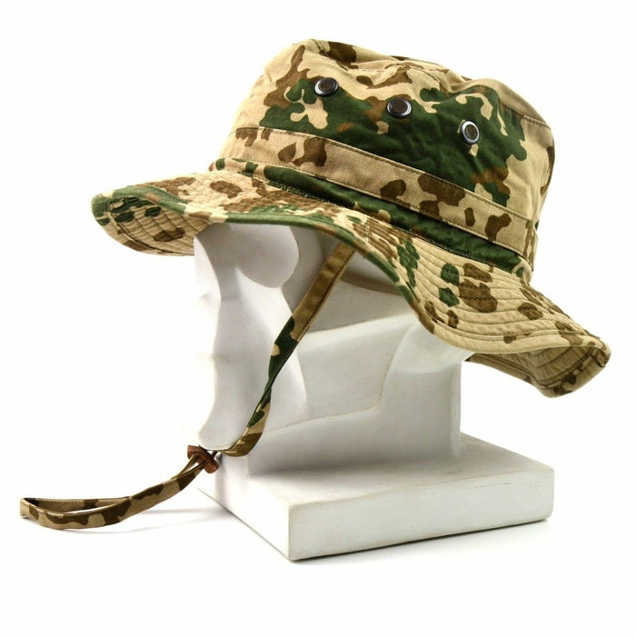 Echte originele booniehoed van het Duitse leger in woestijncamouflage met brede rand en kinband voor tactisch gebruik