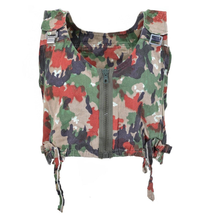 Echte Swiss Army Combat TAZ 83 camouflagevestrugzak in alpenflage-patroon met verstelbare bandjes en militair ontwerp.