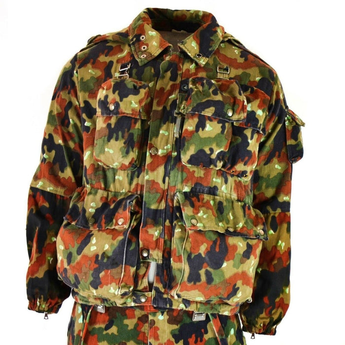 Vintage Zwitserse leger M70 Alpenflage camo sniper parka met capuchon, meerdere zakken en verstelbare pasvorm