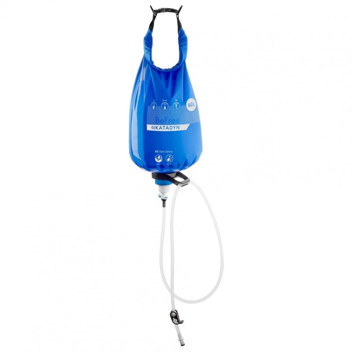 Katadyn BeFree Gravity 6L waterfilter met hangende blaas en slang voor waterzuivering en hydratatie buitenshuis.