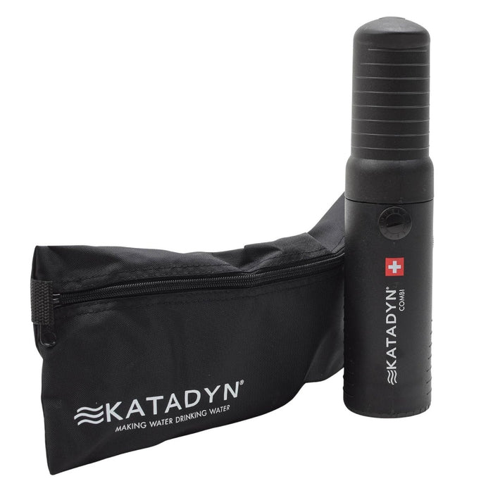 Katadyn Combi Plus draagbaar waterfilter met zwarte draagtas voor kamperen en noodwaterzuivering.