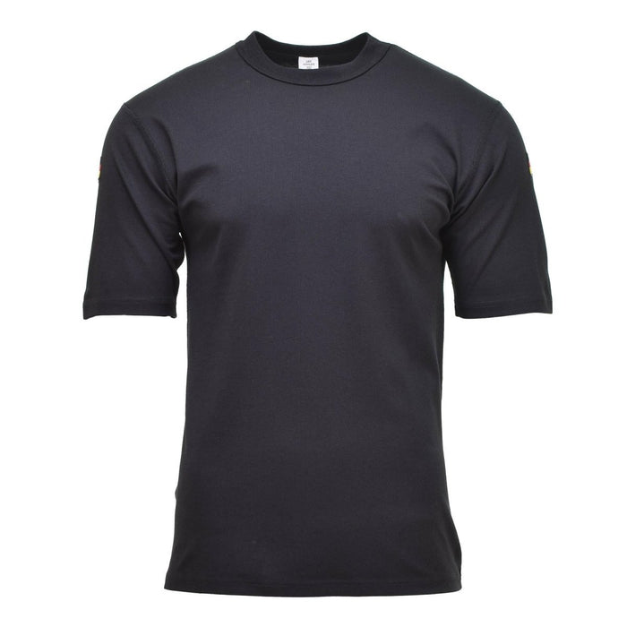 Zwart Leo Kohler militair ondershirt met korte mouwen en Duitse vlagpatches op elke arm voor legerpersoneel.
