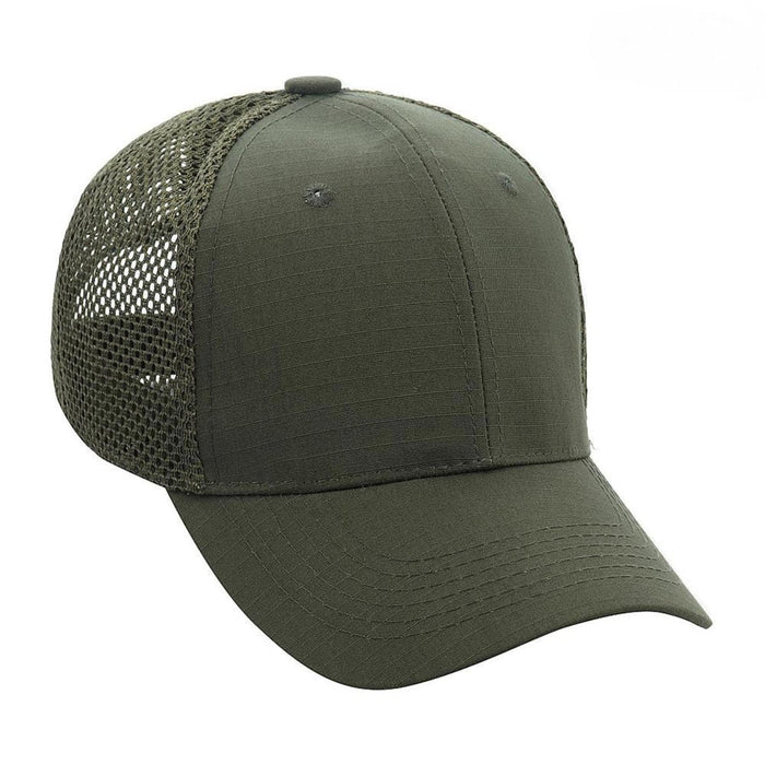 Olijfgroene baseballpet in militaire stijl met mesh achterkant, verstelbare riem en lichtgewicht, duurzaam polykatoenen stof.