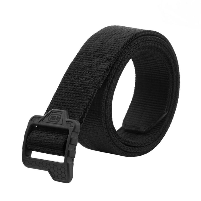 Zwarte M-TAC militaire tactische gevechtsriem met duurzame nylon constructie en plastic snelsluiting.