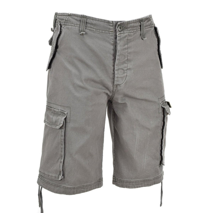 Mil-Tec grijze parachutistencargoshort in militaire stijl met meerdere zakken en riemlussen voor gebruik buitenshuis.