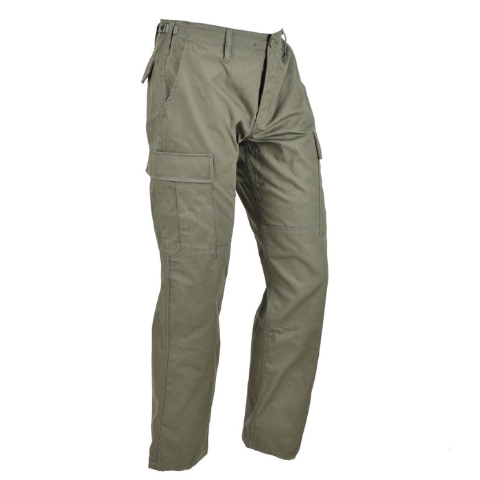 Mil-Tec Amerikaanse legerstijl olijfkleurige ripstop BDU-broek met cargozakken, duurzaam en lichtgewicht voor gebruik buitenshuis.