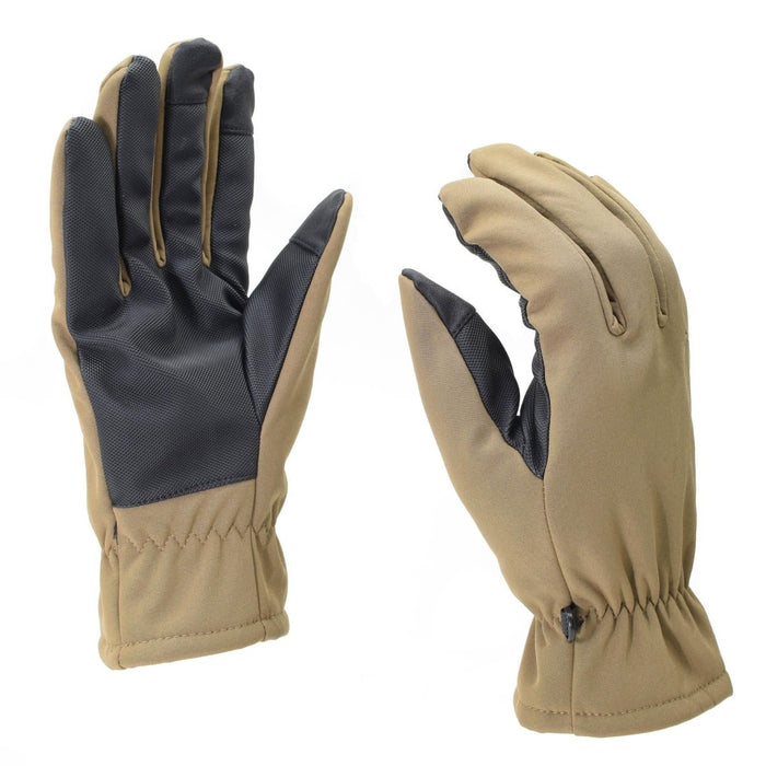 Paar coyotebruine Mil-Tec softshell-handschoenen met zwarte antisliphandpalm en Thinsulate thermische voering voor gebruik in de winter.