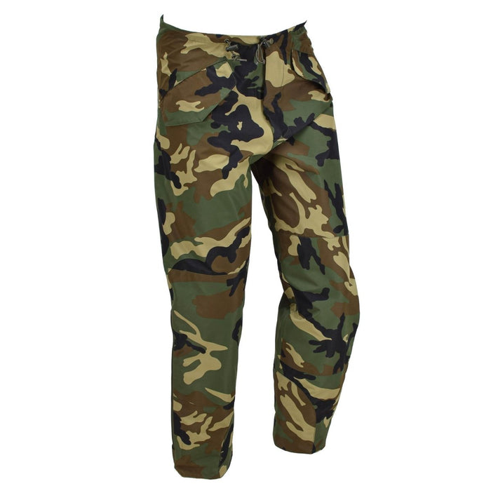 MIL-TEC waterdichte, winddichte broek voor koud weer in militaire stijl met afneembare bretels in boscamouflagepatroon