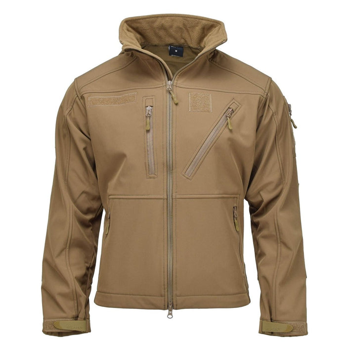 Donker coyote MIL-TEC militaire stijl SCU14 softshell tactisch jack met capuchon en zakken met ritssluiting.