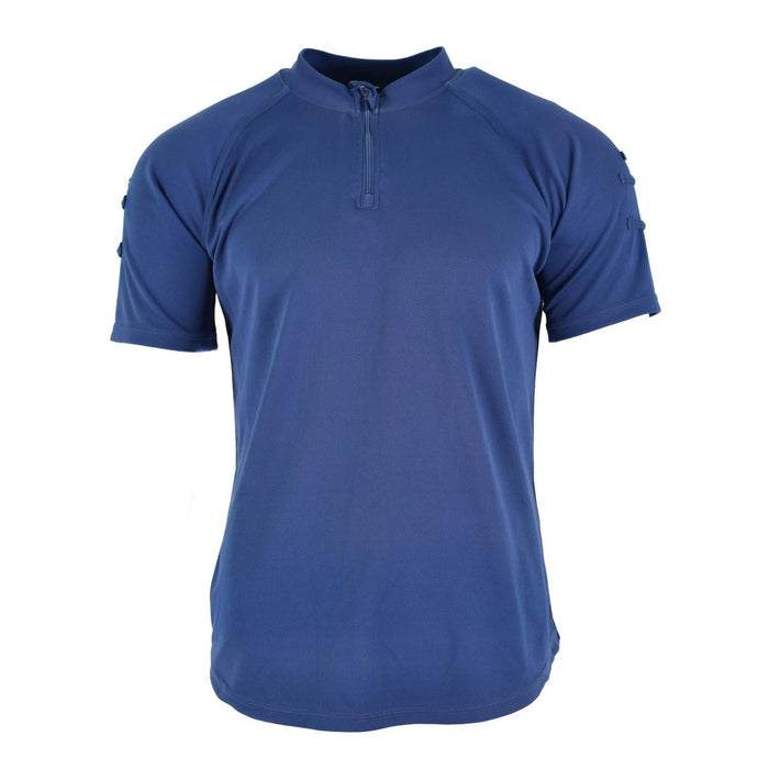 Origineel Brits politie-T-shirt van blauwe ademende stof met ritssluiting aan de voorkant, korte mouwen en hoge kraag.