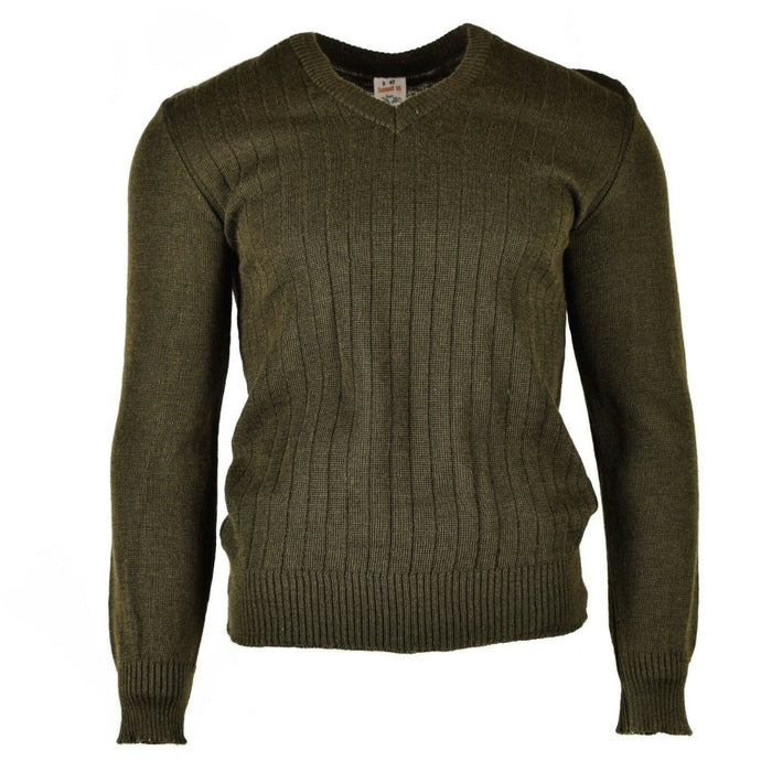Originele Tsjechische leger M85 trui met V-hals in bruine wolmix, duurzaam, warm en stijlvol voor outdoor- en vrijetijdskleding.