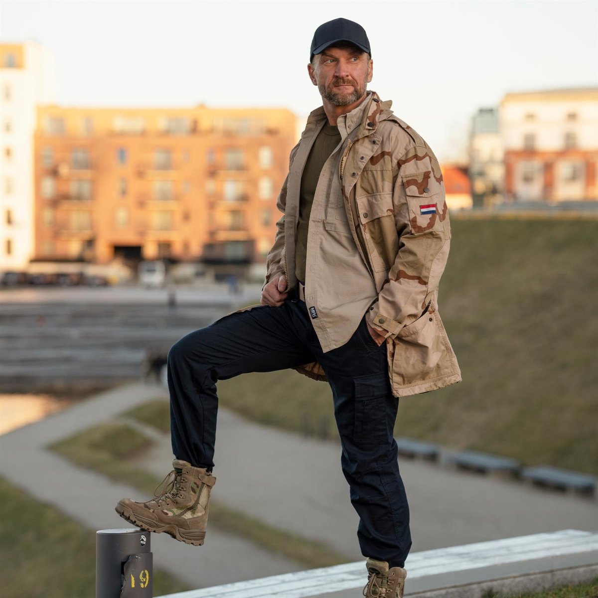 Originele Nederlandse militaire veldjas verstelbare manchetten zoomline woestijn camo