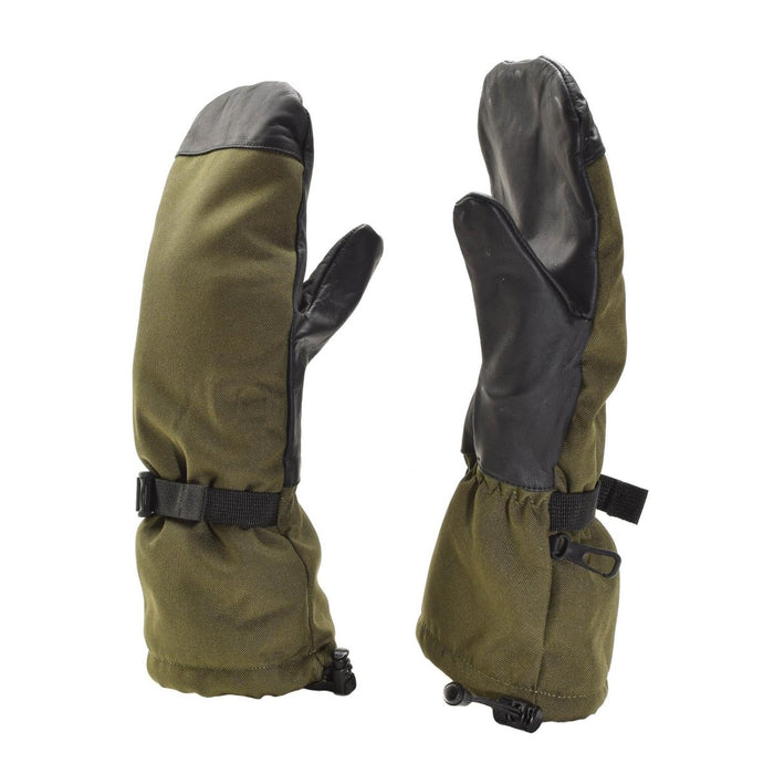 Originele Nederlandse militaire special forces winterwanten met waterdichte olijfkleurige stof en duurzame leren handpalmen voor extreme kou.