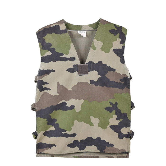 Origineel tactisch gevechtsvest van het Franse leger in F2 CCE-camouflage, duurzaam en ontworpen voor veelzijdig gebruik buitenshuis.