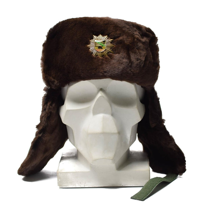 Originele Ushanka-muts van imitatiebont van de Duitse politie, met oorflappen en militaire badge voor bescherming tegen koud weer