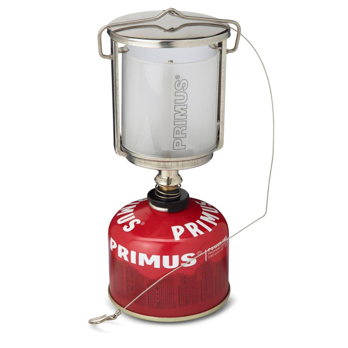 Primus Mimer Duo roestvrijstalen gaslantaarn met matglazen bol en rode brandstofjerrycan voor campingverlichting